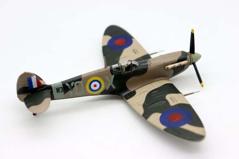 New 1/72 Supermarine Spitfire  - đánh giá và giá Model Kit Spitfire